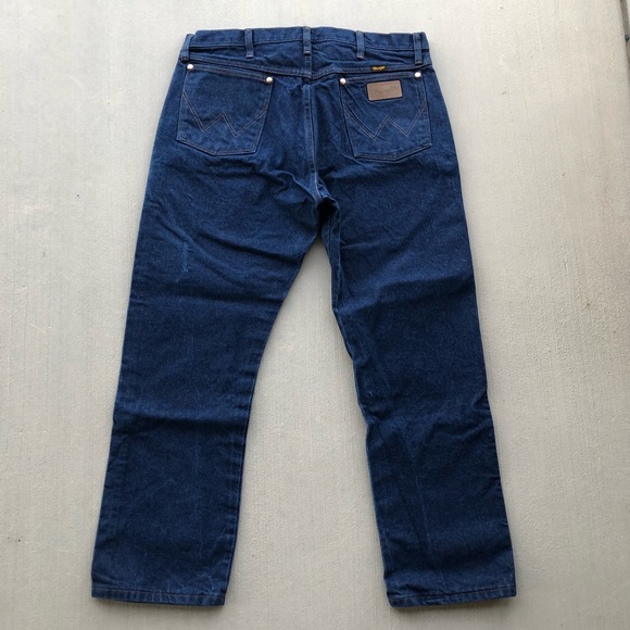 Men’s Wrangler Blue Jeans - Picture 2 of 5